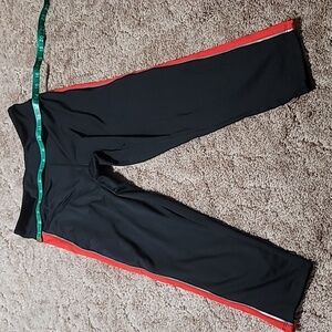 Madden Crop Athletic Yoga Leggings LARGE